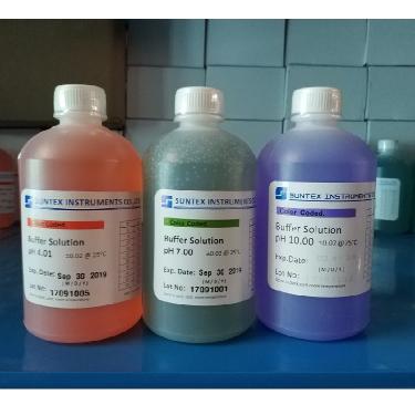pH緩沖溶液是一種能使pH值保持穩定的溶液。如果向這種溶液中加入少量的酸或堿，或者在溶液中的化學反應產生少量的酸或堿，以及將溶液適當稀釋，這個溶液的pH值基本上穩定不變，這種能對抗少量酸或堿或稀釋，而使pH值不易發生變化的溶液就稱為pH緩沖溶液